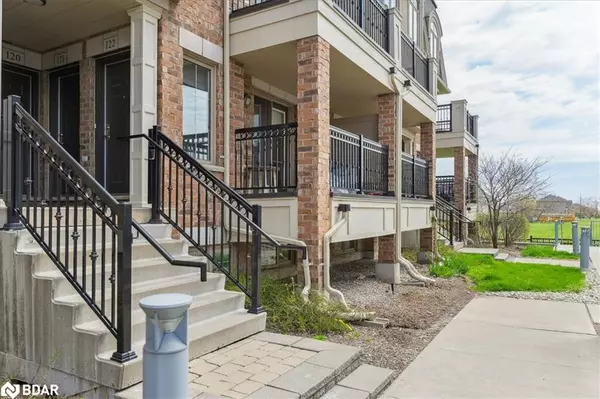 Oakville, ON L6M 0S3,2441 Greenwich Road #121