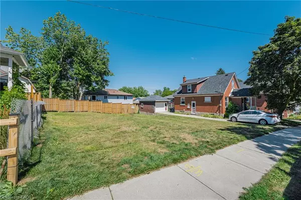 Kitchener, ON N2H 3Y8,536 Duke Street W