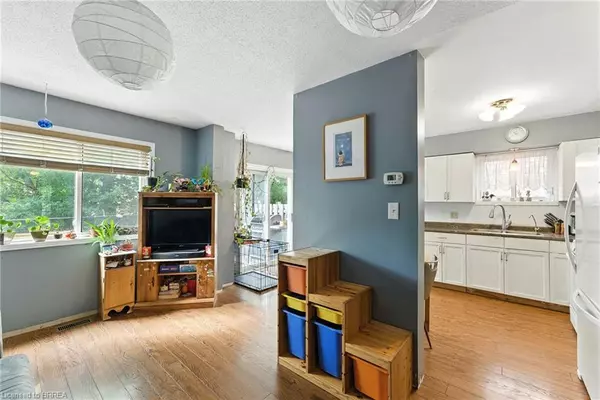Paris, ON N3L 3Y1,16 Graystone Court