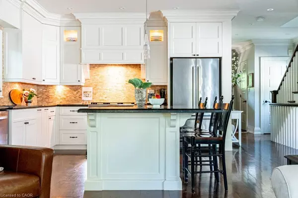 44 Head Street, Oakville, ON L6K 1L5