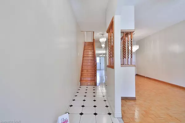 Toronto, ON M6H 3S3,86 Margueretta Street