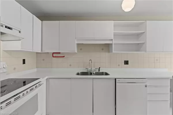 Mississauga, ON L5L 3T2,2205 South Millway #82