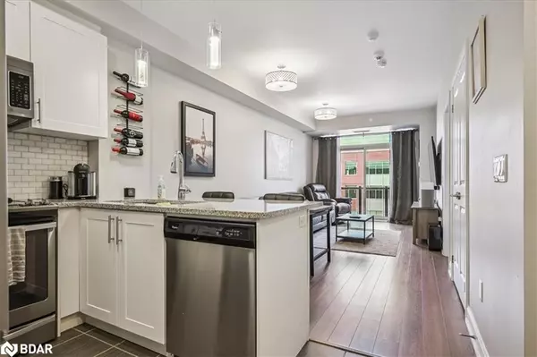 Oakville, ON L6H 7S8,216 Oak Park Boulevard #414