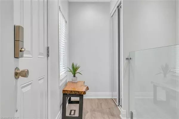 Mississauga, ON L5E 2C7,1034 Meredith Avenue