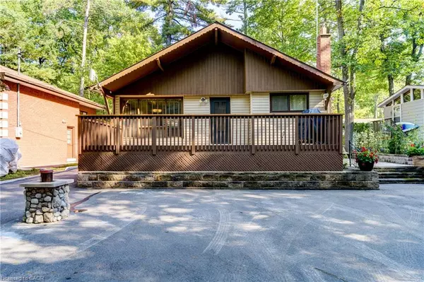 11 Glen Avenue S, Tiny, ON L0L 2T0