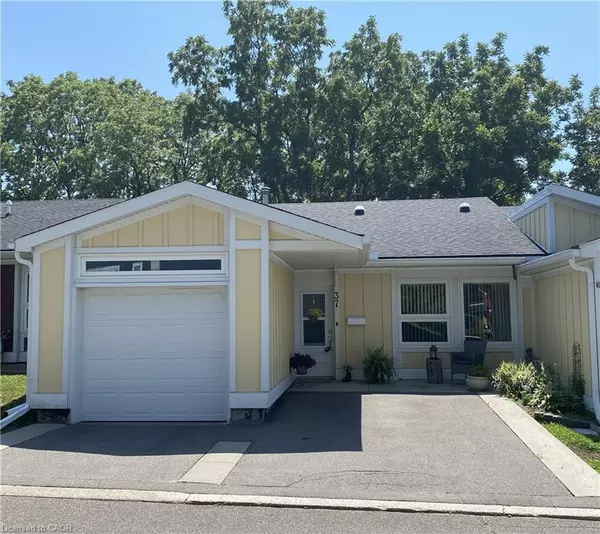 37 Bishop Tonnos Way, Hamilton, ON L9B 2L7