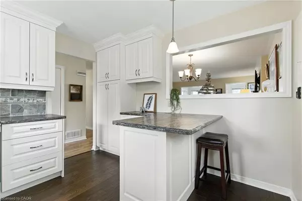 Glanbrook, ON L0R 1W0,360 Silverbirch Boulevard