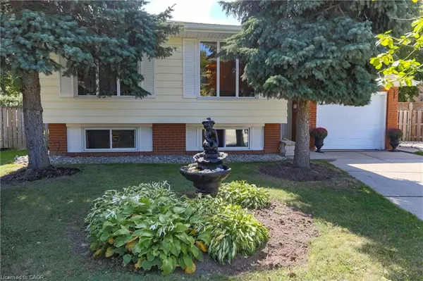15 Lantana Court, Hamilton, ON L9C 4T5