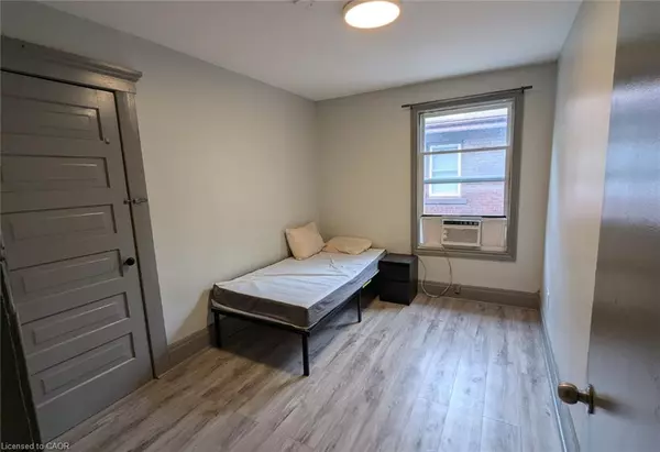 Windsor, ON N9B 1Z3,241 Mckay Avenue #UPPER