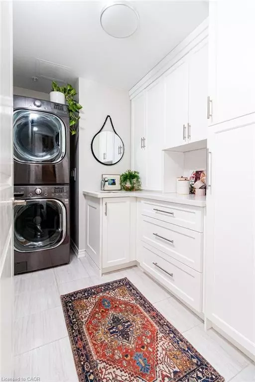 Hamilton, ON L8P 0C2,81 Robinson Street #203