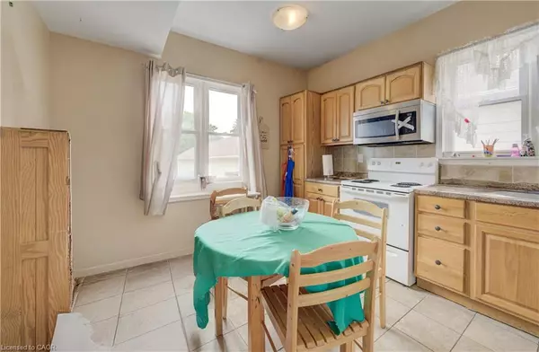 Kitchener, ON N2H 4X1,324 Maple Avenue #MAIN