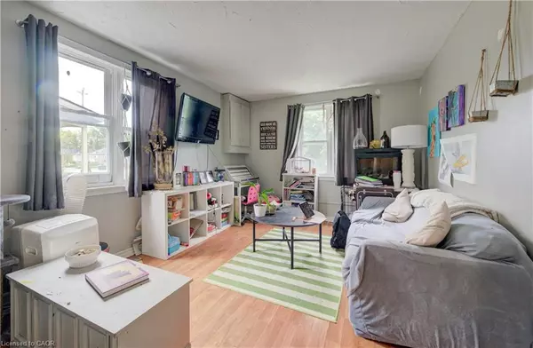 Kitchener, ON N2H 4X1,324 Maple Avenue #MAIN