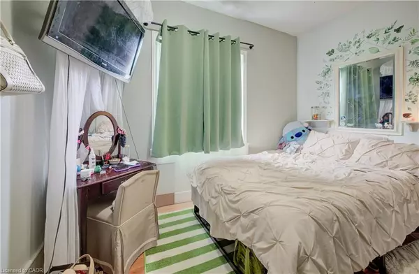 Kitchener, ON N2H 4X1,324 Maple Avenue #MAIN