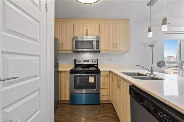 Waterloo, ON N2J 2Y2,158 King Street N #1105