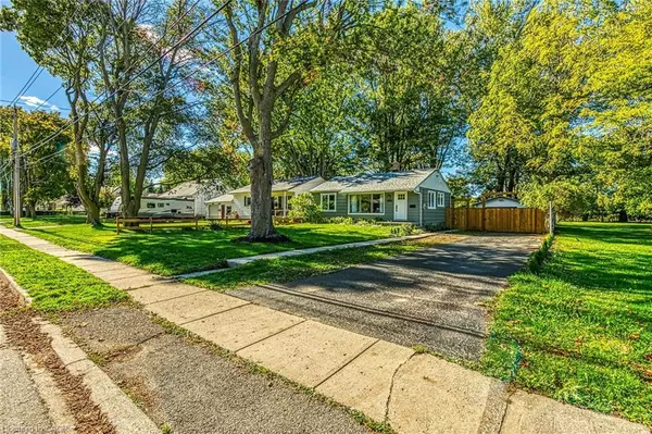 1032 Pine Street, Dunnville, ON N1A 2M9