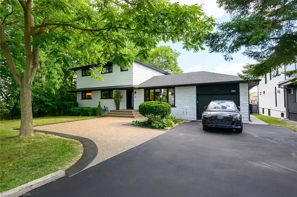 162 Stone Church Road E, Hamilton, ON L9B 1A9