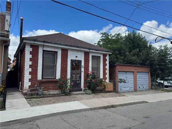 215 Ray Street N, Hamilton, ON L8R 2Y3