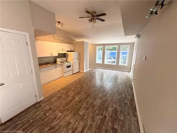 40 Cootes Drive, Dundas, ON L9H 1B3