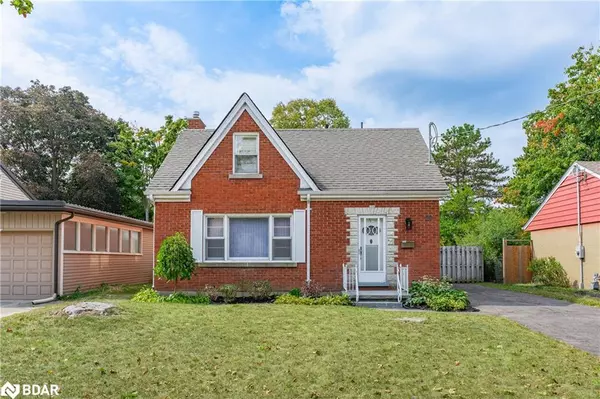 29 Ridgewood Avenue, Kitchener, ON N2H 4L1