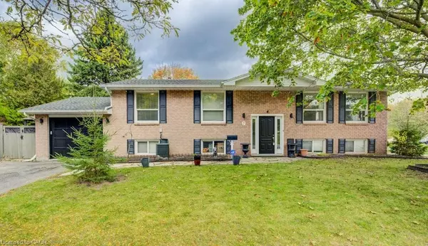 7 Folkstone Crescent, Kitchener, ON N2E 2Y9