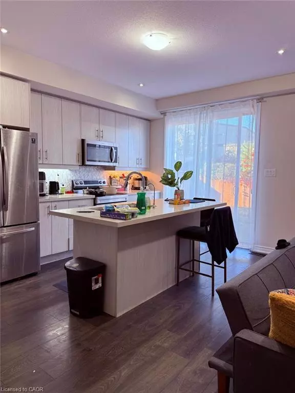 Cambridge, ON N1R 0C7,33 Hollywood Court Court