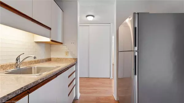 Brantford, ON N3R 7M3,421 Fairview Drive #101