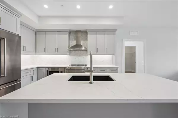 Guelph, ON N1E 0T7,71 Wyndham Street S #1007