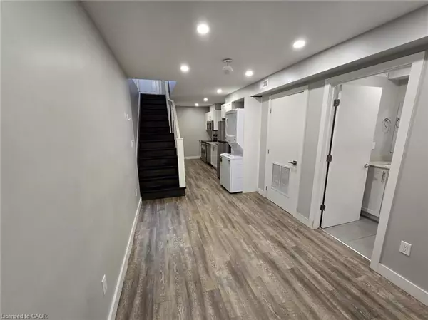 Hamilton, ON L8R 1N3,102 Wellington Street N #1