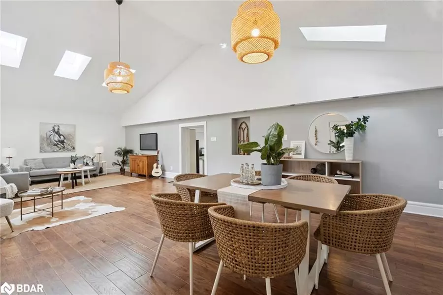 211 Rosedale Avenue, Hamilton, ON L8K 4N6