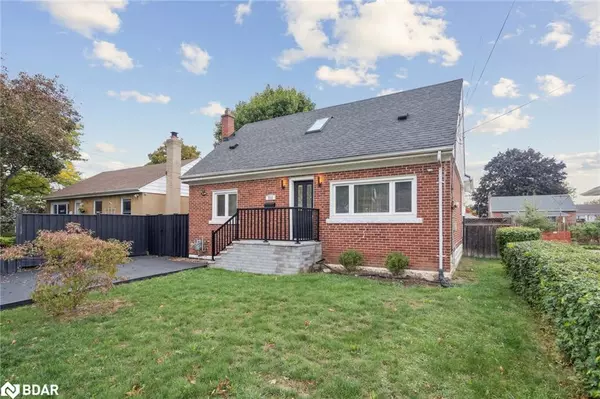 Hamilton, ON L8K 4N6,211 Rosedale Avenue