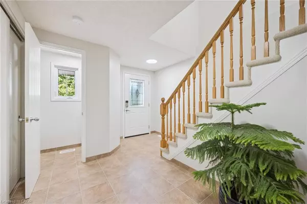 Waterloo, ON N2K 3T8,523 Exmoor Street