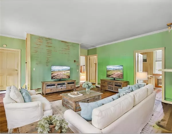 Conestogo, ON N3B 1Y3,36 Elgin E/S Street W