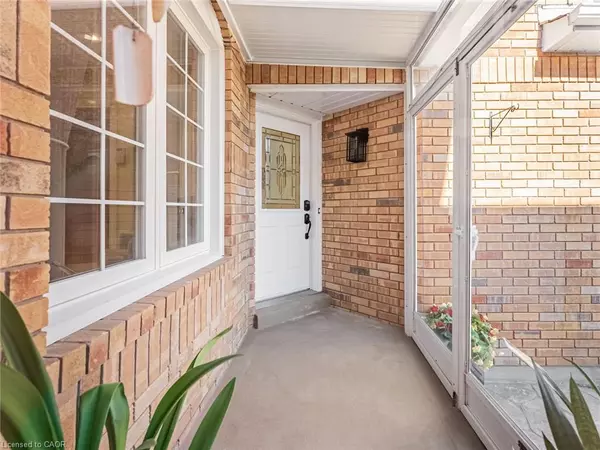 Mississauga, ON L5N 6W4,3859 Cedar Hedge Rise