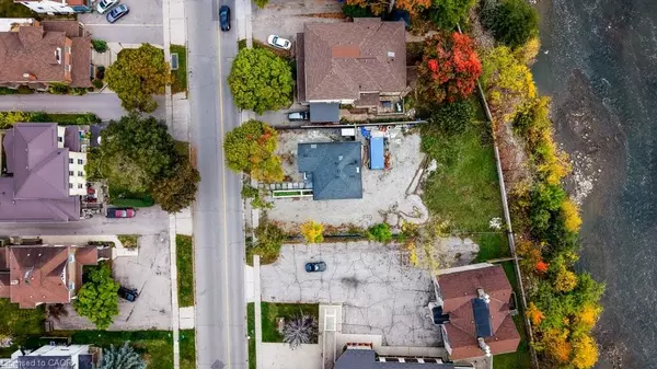 Cambridge, ON N1S 2L1,67 Grand Avenue N #3