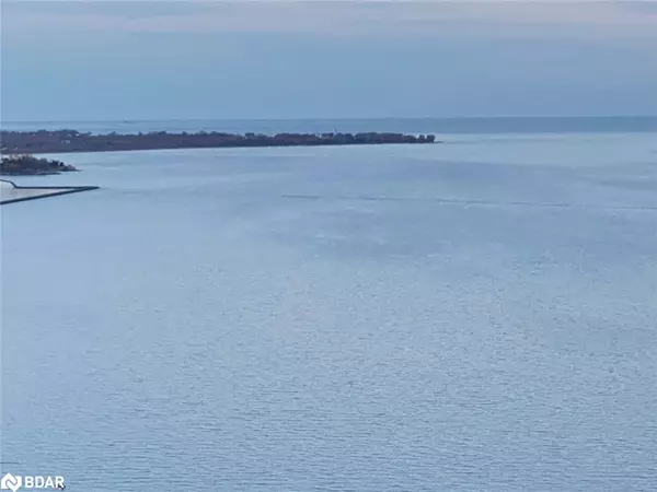 Toronto, ON M6S 5B5,105 The Queensway Avenue #3415