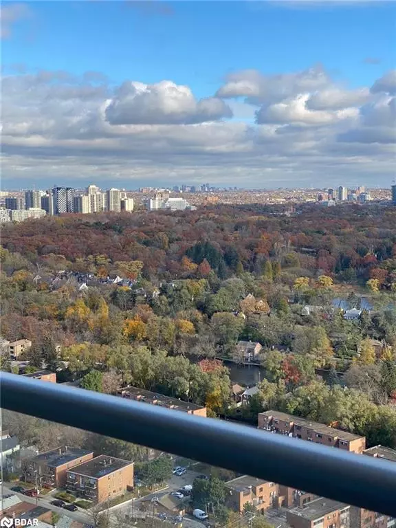 Toronto, ON M6S 5B5,105 The Queensway Avenue #3415