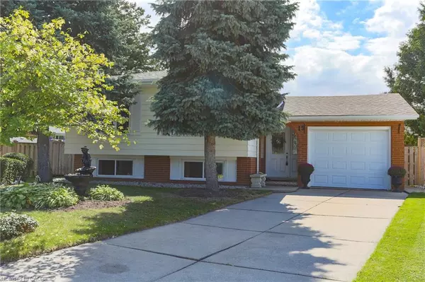 15 Lantana Court, Hamilton, ON L9C 4T5