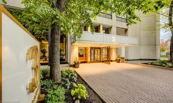 Toronto, ON M5J 2G2,33 Harbour Square #2409