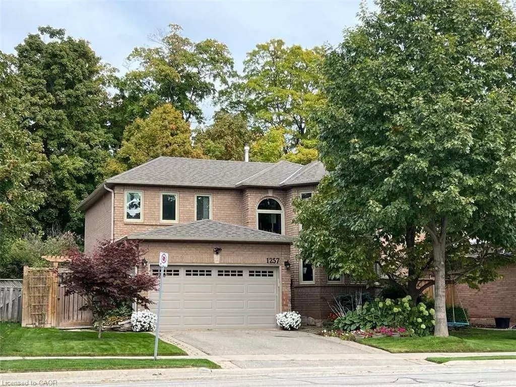 Oakville, ON L6H 3A3,1257 Mccraney Street E