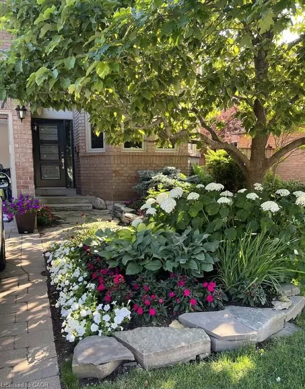 Oakville, ON L6H 3A3,1257 Mccraney Street E