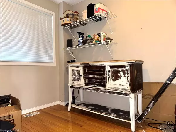 Cambridge, ON N3H 5S6,424 Newport Drive