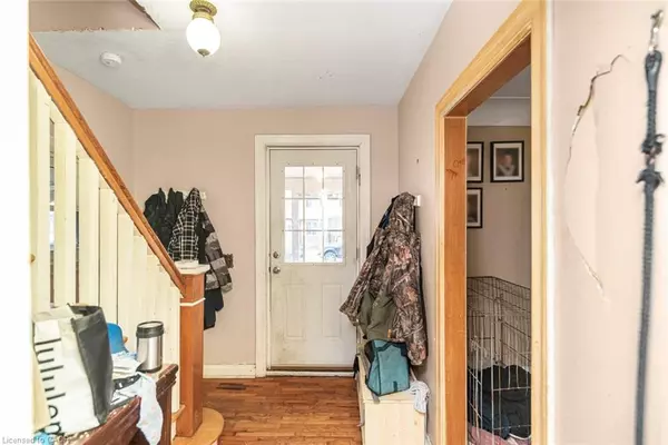 Cayuga, ON N0A 1E0,12 Seneca Street S