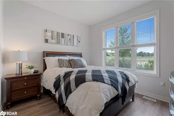 Fonthill, ON L0S 1E6,80 Summersides Boulevard