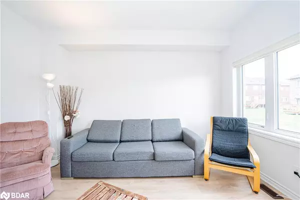 Thorold, ON L2V 0L5,136 Sapphire Way