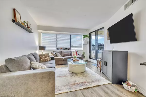 Oakville, ON L6L 6L5,100 Bronte Road #309