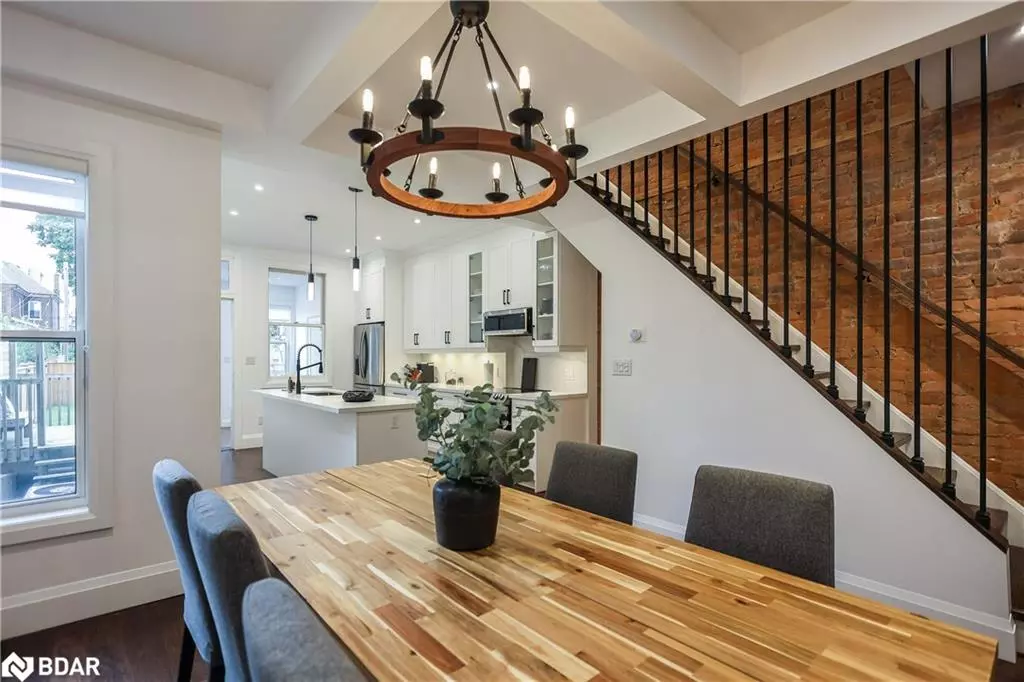 Hamilton, ON L8L 4P4,211 John Street N