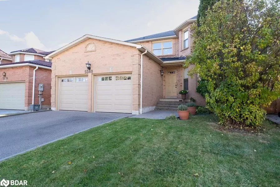 5580 Millbrook Lane, Mississauga, ON L5M 3X9