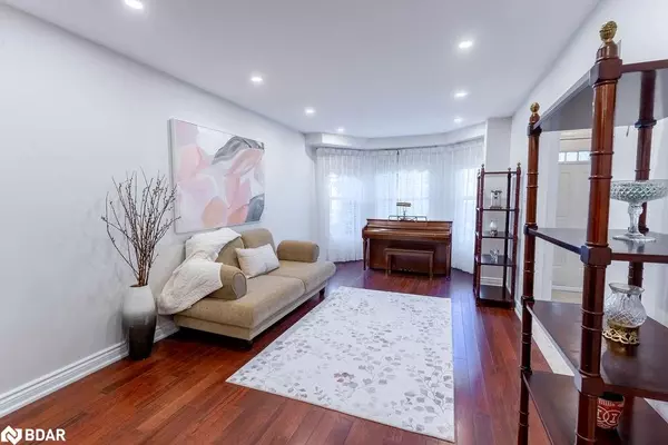 Mississauga, ON L5M 3X9,5580 Millbrook Lane