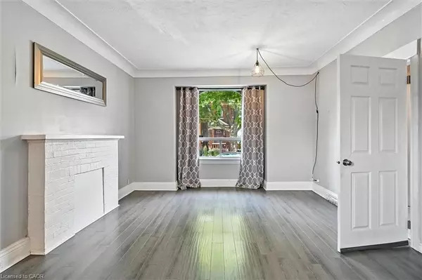 Hamilton, ON L8L 5Y3,4 Madison Avenue