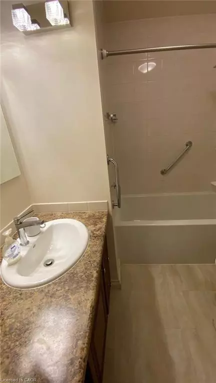 Hamilton, ON L9C 6A1,63 Fonthill Road #11